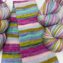 Load image into Gallery viewer, SPARKLE 2ply sock yarn FAIRY BONFIRE
